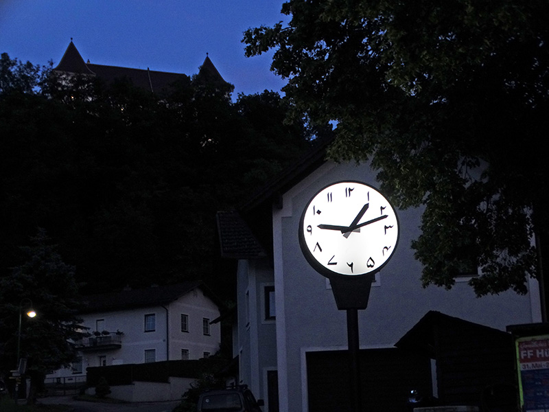 gleichzeituhr night